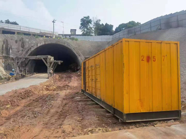 任城发电机出租自启装置的工作原理是什么？