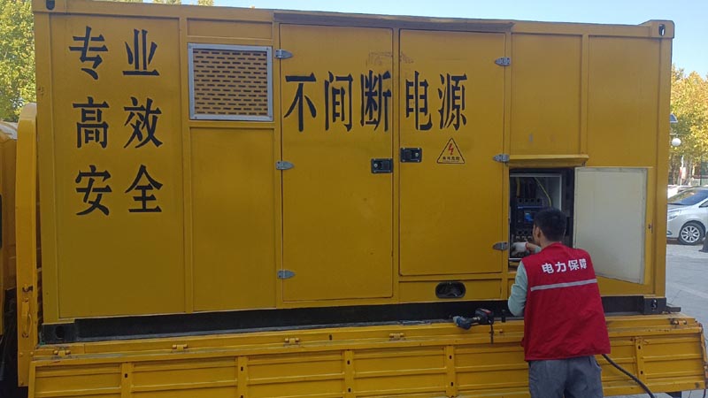 任城柴油发电机组和UPS电源配合使用时，如何避免切换过程中的电力中断？